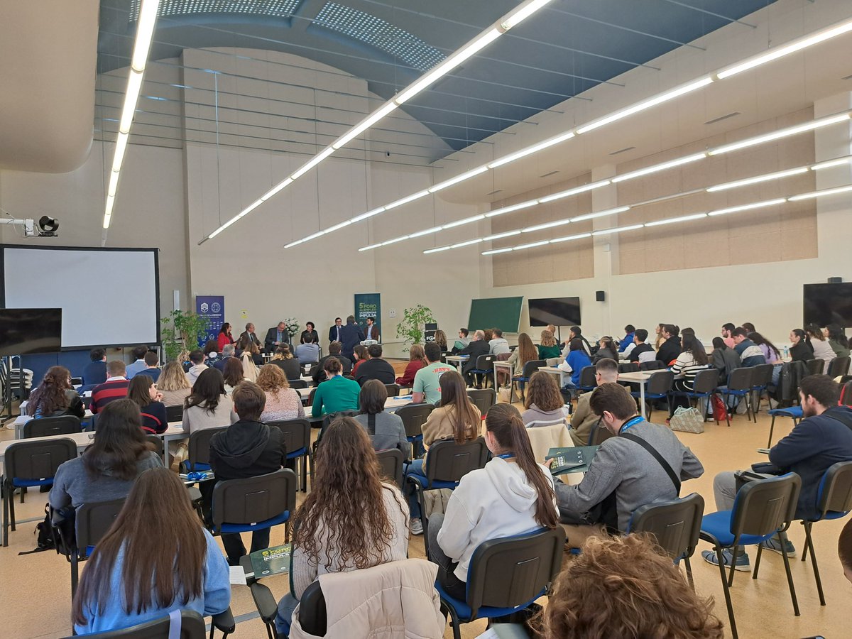 Fac_CienciasUCO's tweet photo. 🗣️ El V Foro de empleo #UCOCienciasImpulsa acerca al estudiantado de @Fac_CienciasUCO distintas opciones de empleabilidad

https://t.co/ztid99llZD https://t.co/spJHyZOZH2