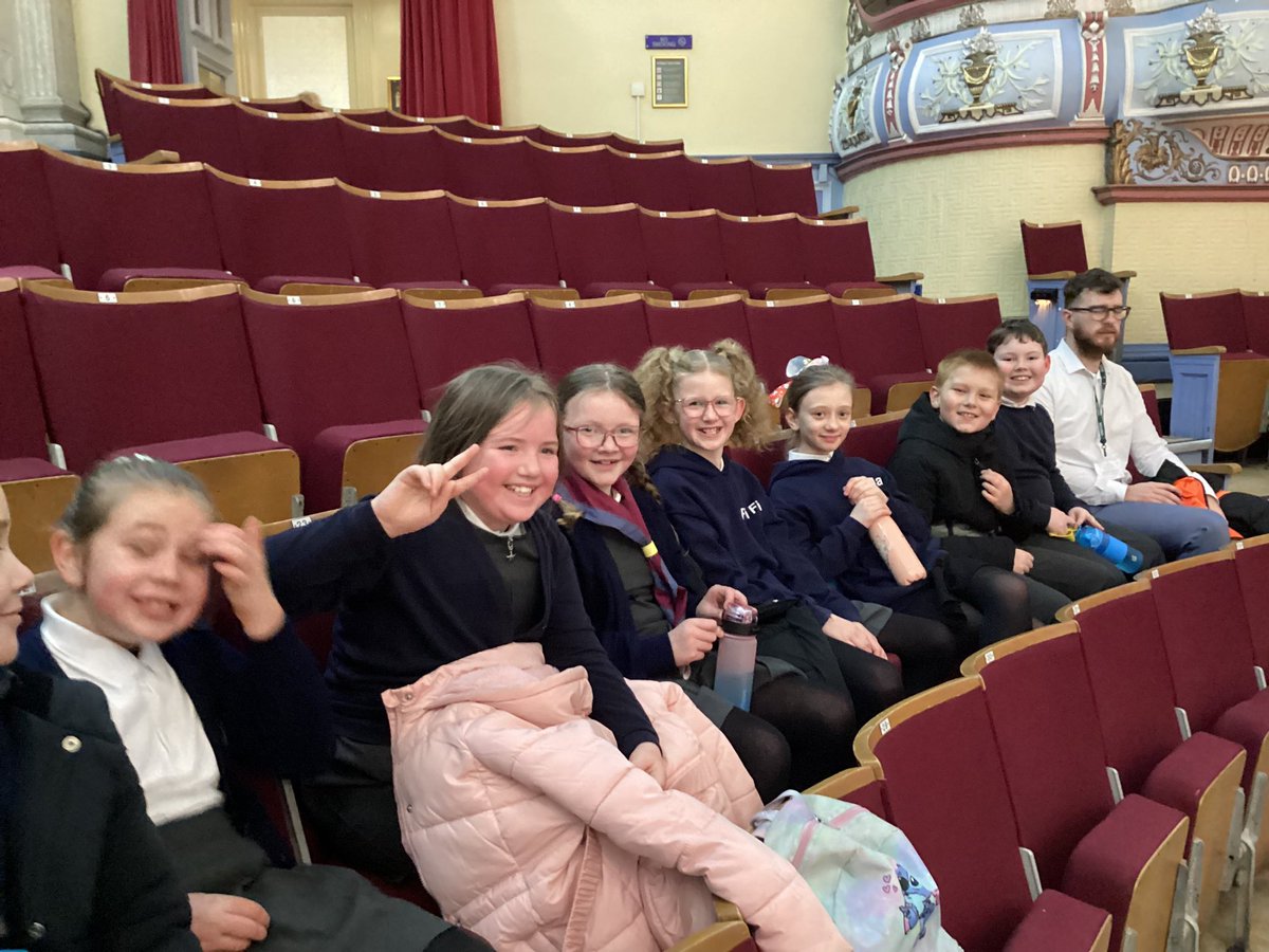 Having a great time at the <a href="/MrsSfestival/">MrsSunderland</a> in Huddersfield Town Hall today!