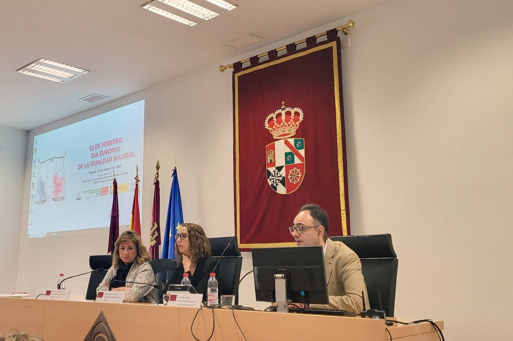 Comienza la Jornada '22 de Febrero día europeo de la Igualdad Salarial' en la @uclm La importancia de hablar de Brecha Salarial de Género en el ámbito universitario. Gracias @mjromerodenas y @imujerclm por la iniciativa y por hacernos partícipes en la mesa de experiencias. #22F