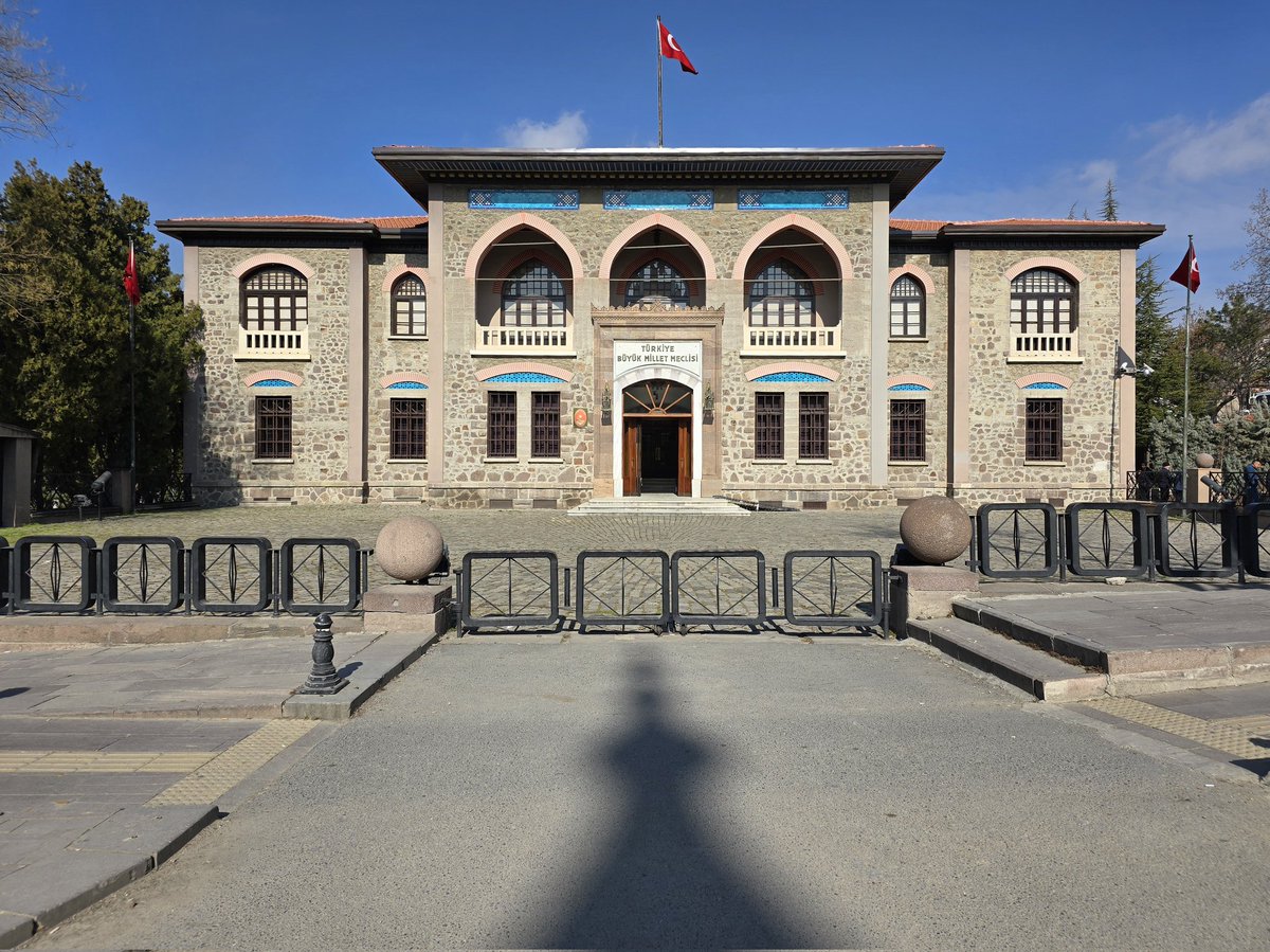 EskiAnkaraCami's tweet photo. Eski Ankara'da bir yere gidersiniz, çok yeri görürsünüz. https://t.co/3ASpT00CgP