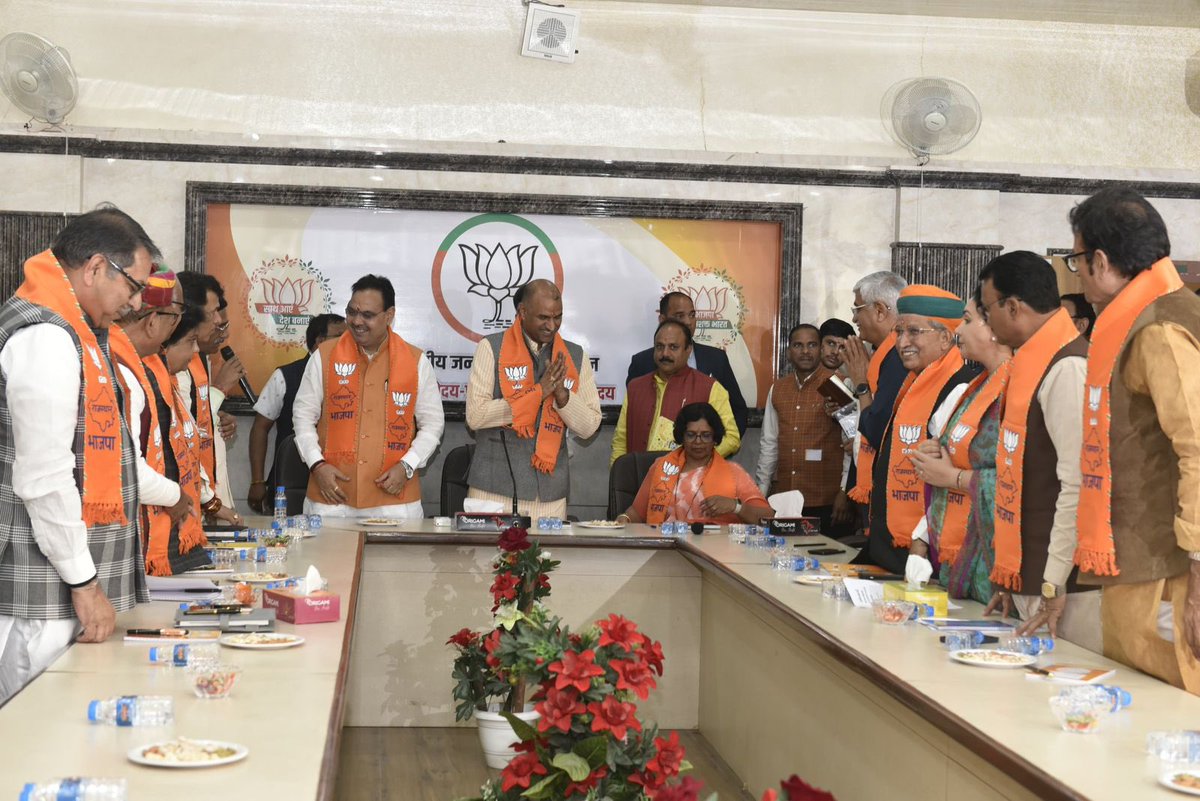 KumariDiya's tweet photo. भाजपा प्रदेश कार्यालय में कोर कमेटी की बैठक में राजस्थान के विकास एवं अन्य महत्वपूर्ण विषयों पर चर्चा की। केन्द्र और राज्य सरकार की जन कल्याण की योजनाओं का लाभ अंतिम छोर पर खड़े व्यक्ति तक पंहुचाने हेतु भी सार्थक चर्चा हुई।

 इस दौरान मुख्यमंत्री श्री भजनलाल शर्मा जी, प्रदेश अध्यक्ष श्री सी.पी. जोशी जी, प्रदेश सह-प्रभारी श्रीमती विजया रहाटकर जी सहित पार्टी के अन्य वरिष्ठ नेता एवं पदाधिकारी उपस्थित रहें।

#राजस्थान #bjp #bjp4rajasthan #diyakumari
#rajasthangovernment #modi #narendramodi 

@narendramodi
@RajCMO @BJP4India @BJP4Rajasthan 
@BhajanlalBjp @DrPremBairwa @cpjoshiBJP @VijayaRahatkar