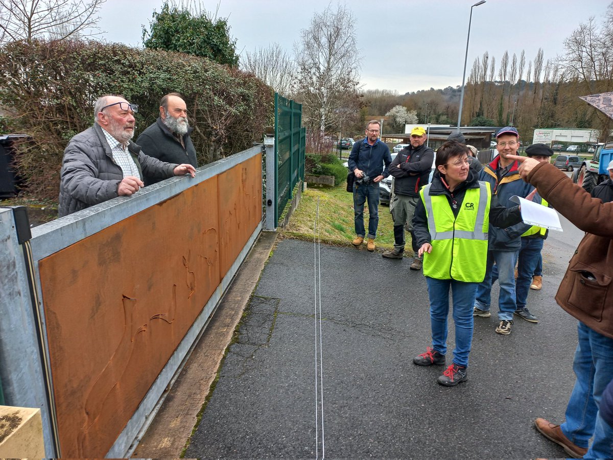Michel Amblard, le président de la fédération de chasse de Dordogne, est venu à la rencontre des agriculteurs. L'ambiance est électrique