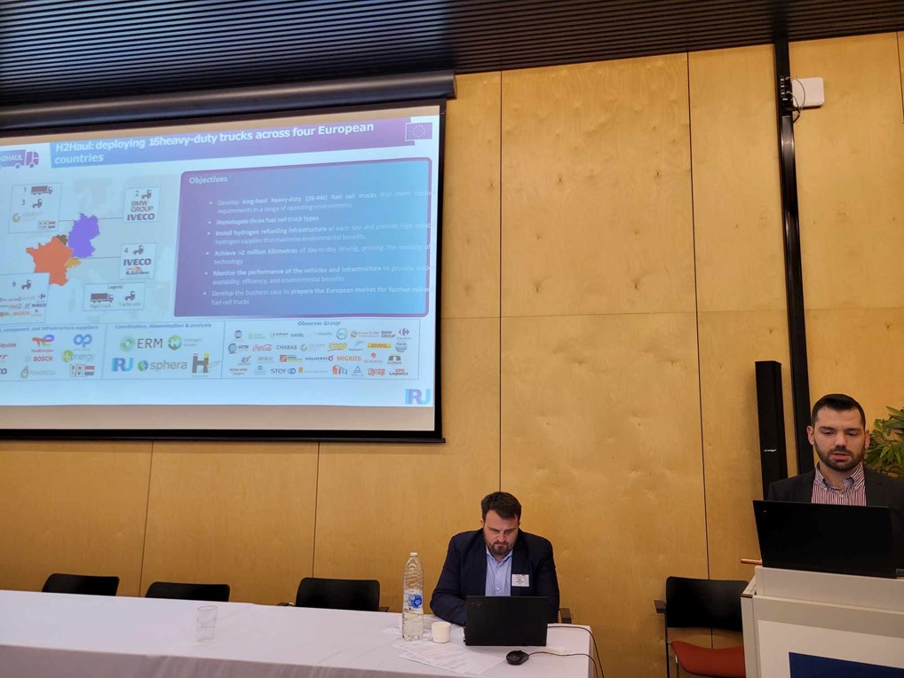 Yesterday, 21st February #H2Haul joined the #AEVETO cluster at the <a href="/nextetruck/">NextETRUCK Project</a>  conference. <a href="/the_IRU/">IRU</a>  presented the project and joined a roundtable on #decarbonisation of #heavytransport🚚celebrated among several #EUfunded projects. 
Thank you <a href="/VUBrussel/">VUB</a> for hosting us!
