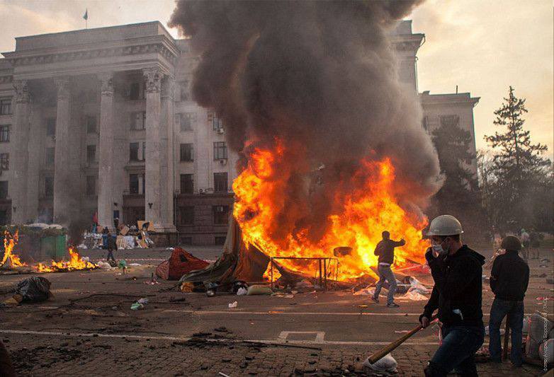 AmbRusFrance's tweet photo. ❗️ Il y a dix ans, nous avons assisté à une tragédie sanglante dans le centre de Kiev – un coup d'État anticonstitutionnel armé qui a complètement bouleversé l'Ukraine.

Lire la suite: https://t.co/7usi46YbDb https://t.co/MpiXDjaXHc