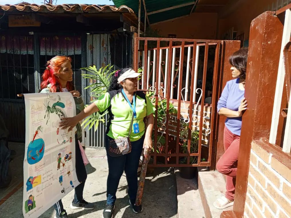 MalarioMerida18's tweet photo. #22feb| Jornadas educativas contra el Dengue son llevadas a cabo en la Av. 16 de septiembre del municipio Libertador, educanto a los habitantes en los métodos correctos para prevenir el Dengue. https://t.co/0DAgiRLOyW