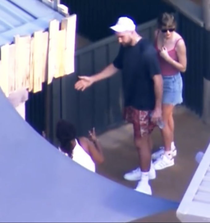 tayvisnation's tweet image. she loved the zoo so much she really said i need travis to come too