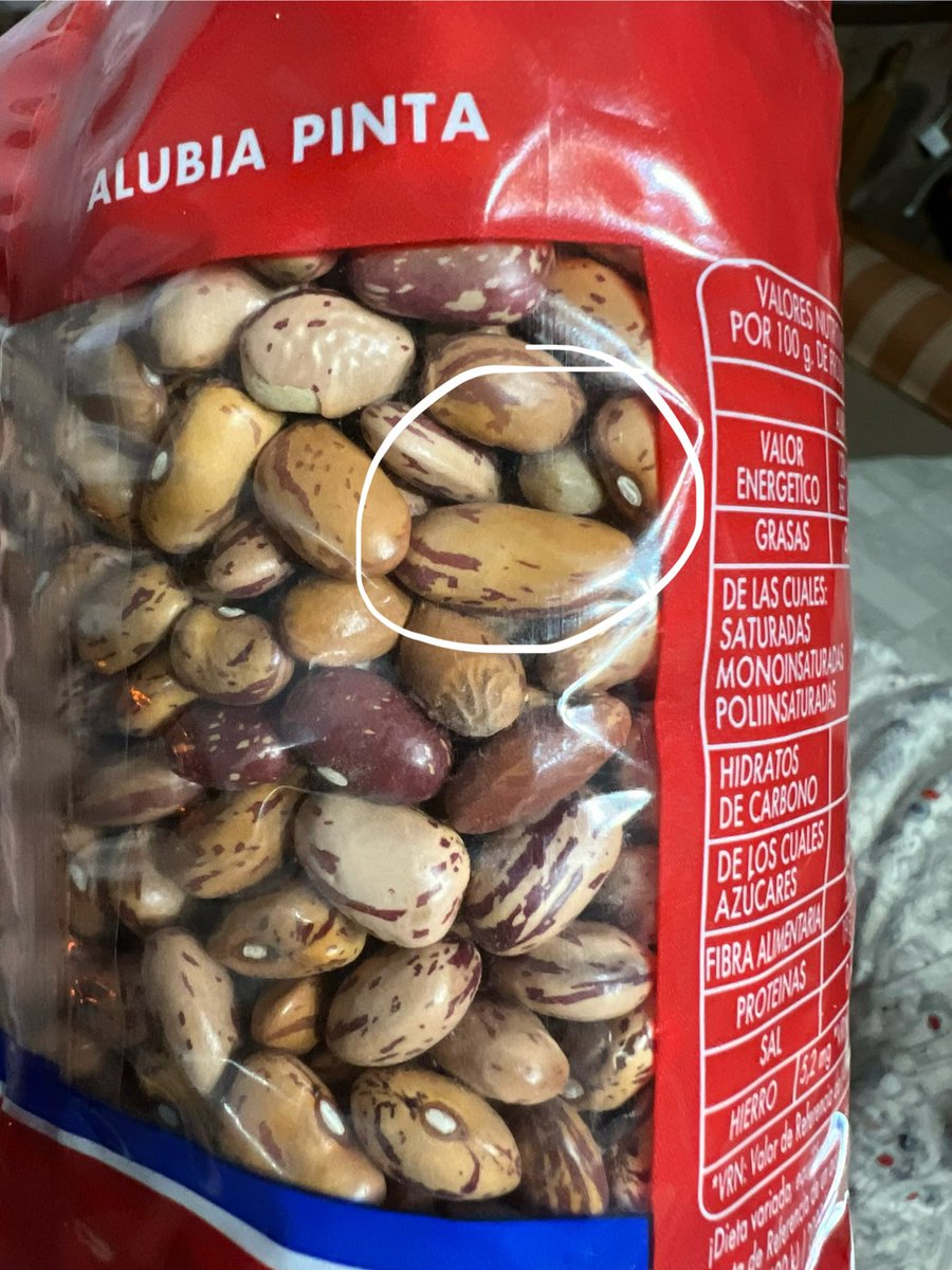 RaisaRivas10's tweet photo. @LegumbresLuengo esto es lo que me encuentro en un paquete de alubia pinta, 7 piedras. No es la primera vez, ya que en otro paquete también salieron unas cuantas y casi nos dejamos los dientes! Y en las lentejas piedras pequeñas, que son como barro. https://t.co/nvTp1Vl8W8
