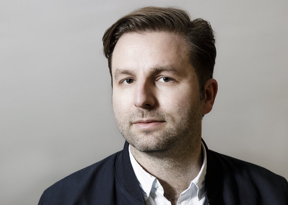 Volkstheater_W's tweet image. #Gratulation: Wie die Volkstheater-Privatstiftung heute bekannt gab, wird der Schauspiel- und Opernregisseur Jan Philipp Gloger neuer künstlerischer Leiter des Volkstheaters Wien ab der Spielzeit 2025/26. Er wird damit als 17. Direktor*in das Wiener Traditionshaus leiten.