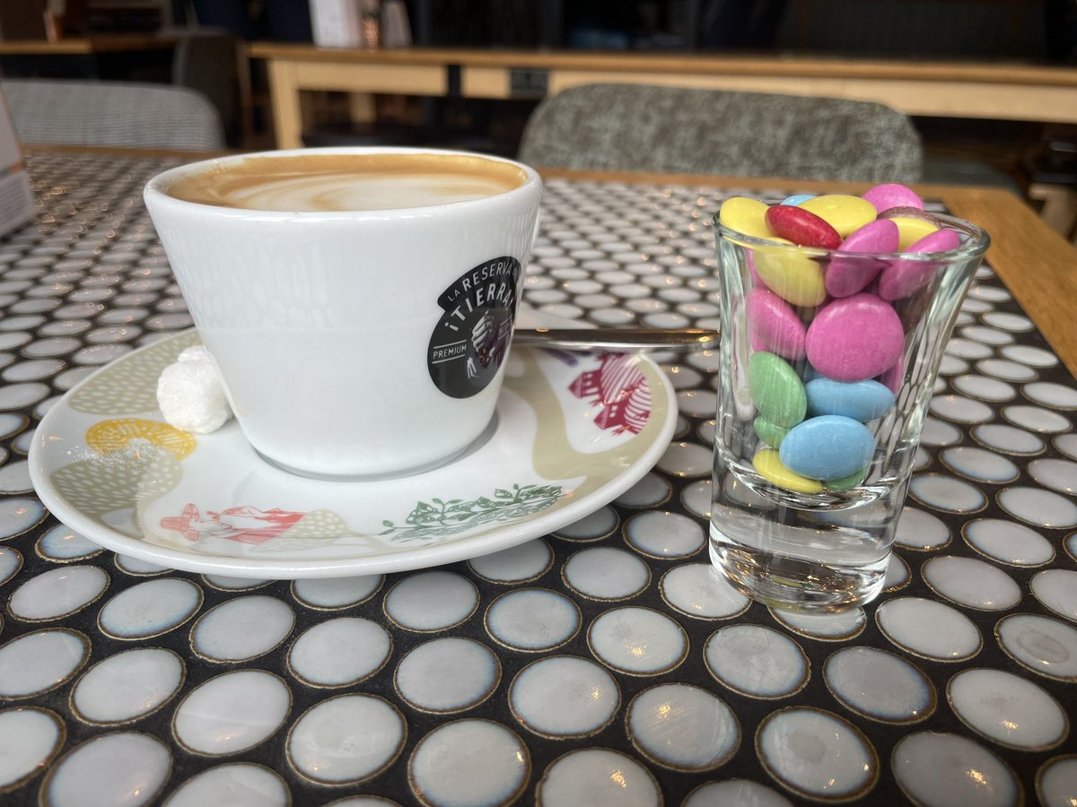 Looking forward to being with <a href="/MAFAirdrie/">The Moira Anderson Foundation</a> for the next 2 days. #ProtectiveBehaviours <a href="/PBTrainingUK/">PB Training UK</a> Liking the look of my coffee while waiting at New St in Birmingham 😊