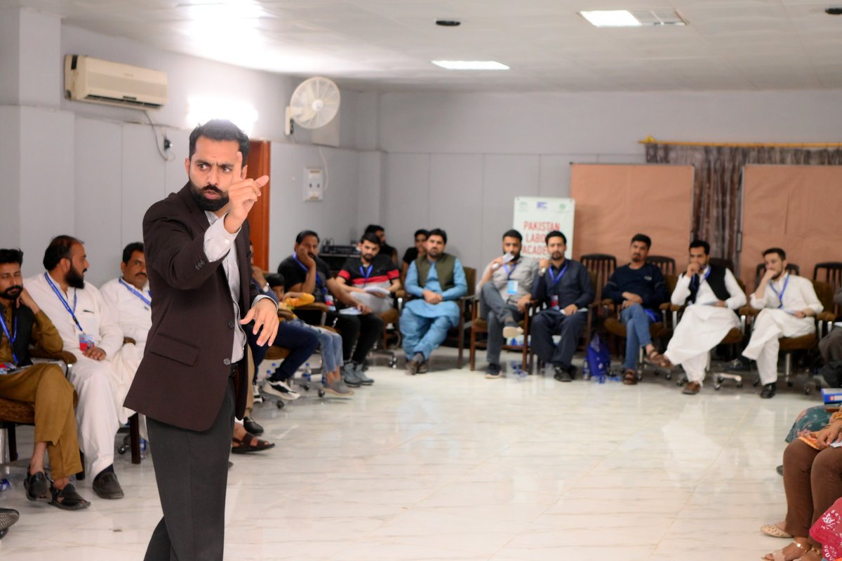aur_aasi's tweet photo. Sharing a moment with the bright minds of the trade #Union movement of Pakistan at the Pakistan Labour Academy - where #Passion transforms into #leadership.
#pakistanlabouracademy @FES_PAK #LabourMovement @AbdullahDayo @BWIglobal @PSIasiapacific @PWF_Pk_Official https://t.co/iKENx3R0om