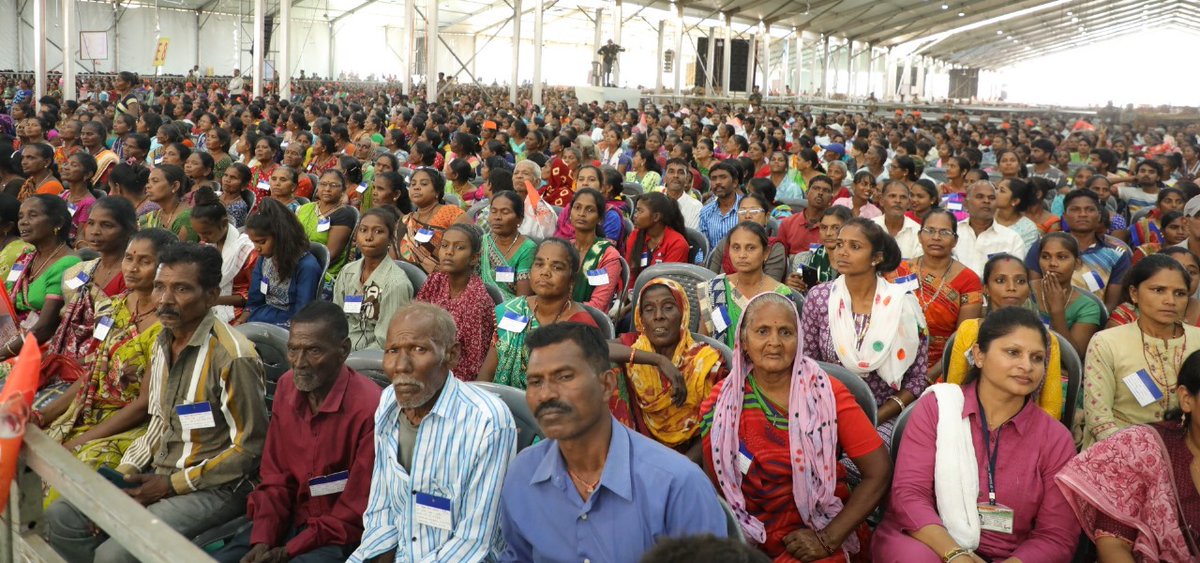 CollectorNav's tweet photo. માન. પ્રધાનમંત્રીશ્રીની પ્રેરક ઉપસ્થિતિમાં નવસારીના વાંસી-બોરસી ખાતે દેશના પ્રથમ ટેક્સટાઇલ પાર્ક પી.એમ.મિત્ર પાર્કનું ખાતમુહૂર્ત કરવામાં આવ્યું. જેનાથી કાપડની નિકાસમાં વિશ્વમાં ભારતની હિસ્સેદારી વધશે તેમજ નવી રોજગારીનું સર્જન થશે.
#વિકસિત_ભારત_વિકસિત_ગુજરાત 
@PMOIndia @CMOGuj https://t.co/G1fq6PGy9F