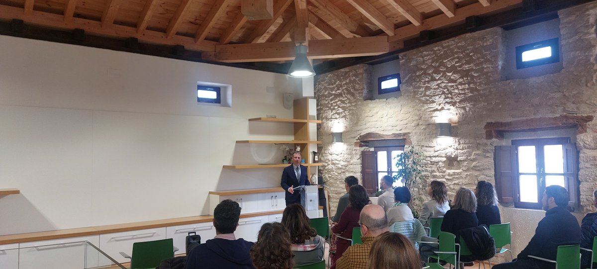 PPDipuBur's tweet photo. Nuestro presidente B. Suárez acude en Rubena a la presentación del proyecto audiovisual de la Mancomunidad @info_caminos "Orgullos rurales".
16 personas vinculadas a la mancomunidad dialogan sobre oportunidades, participación, el compromiso y la vida en este territorio. https://t.co/7n9Izb8L92
