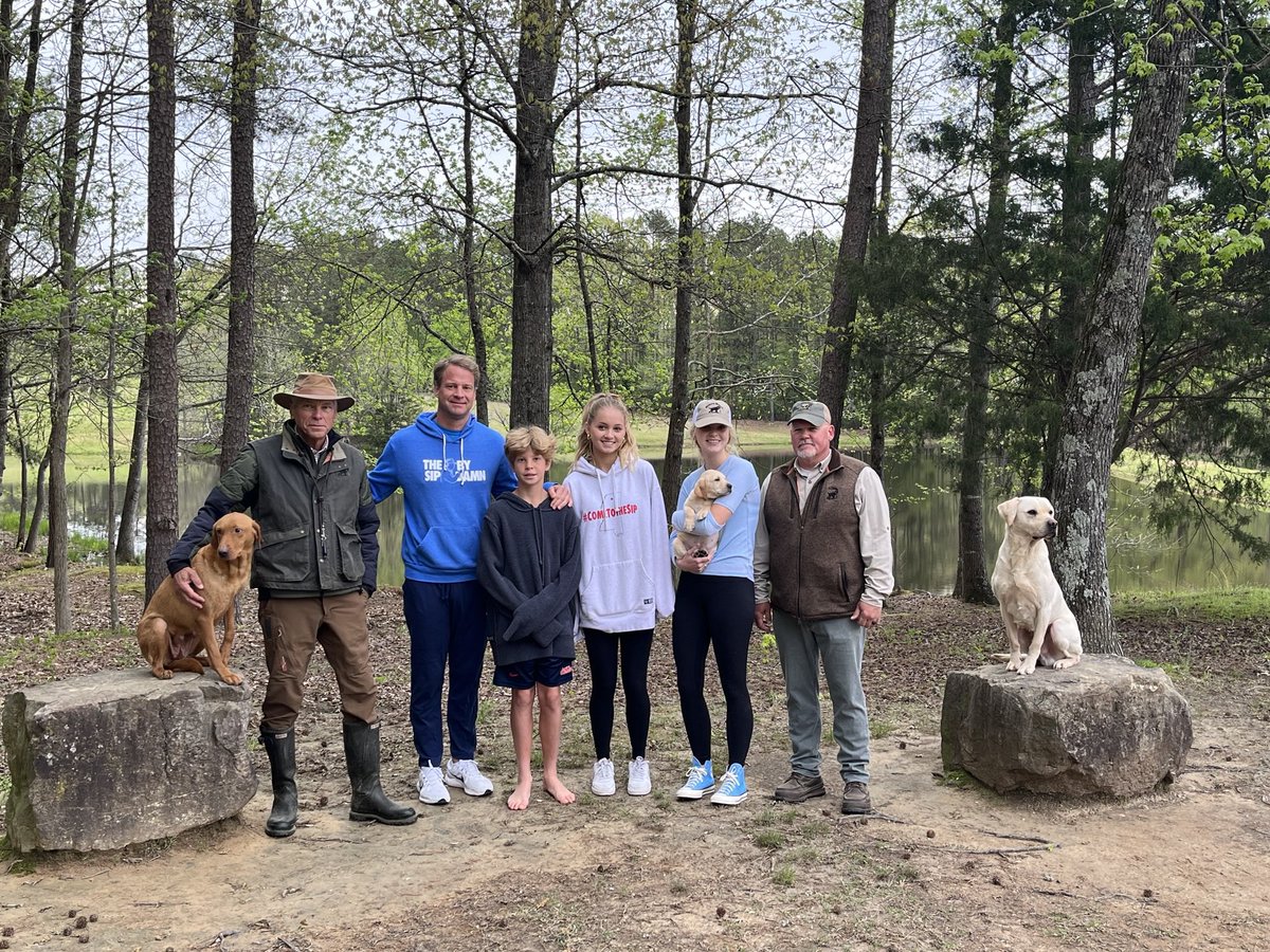 wildrosekennels's tweet photo. Happy 2nd birthday @JuiceKiffin !! #wildroseway #gentlemansgundog
#retrievethetee https://t.co/GCEiNU0j2m