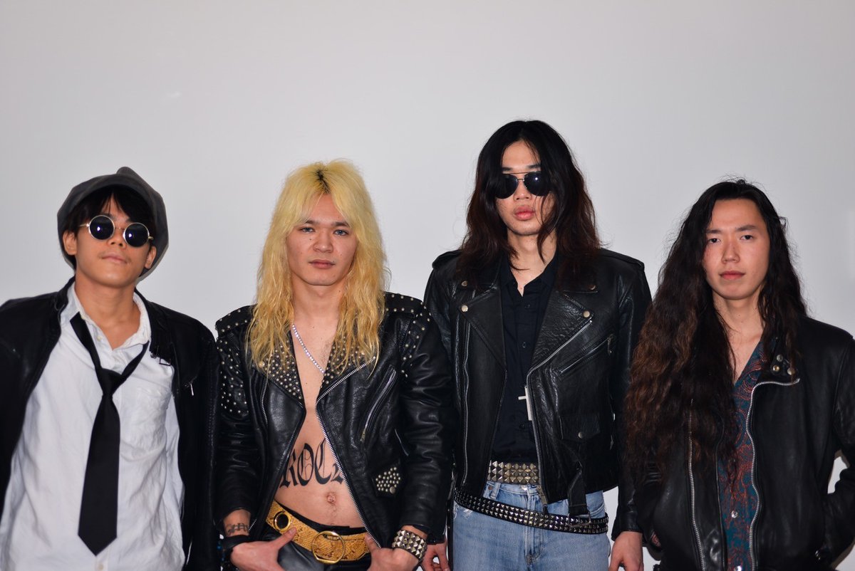 We're gonna rock again this year.
今年もロックやってくんでよろしく🔥🔥🔥