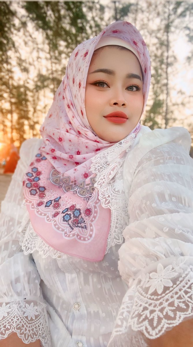 เราจะกินข้าวสวยไปทำไม 
ในเมื่อเราสวยอยู่แล้ว🥰🌸