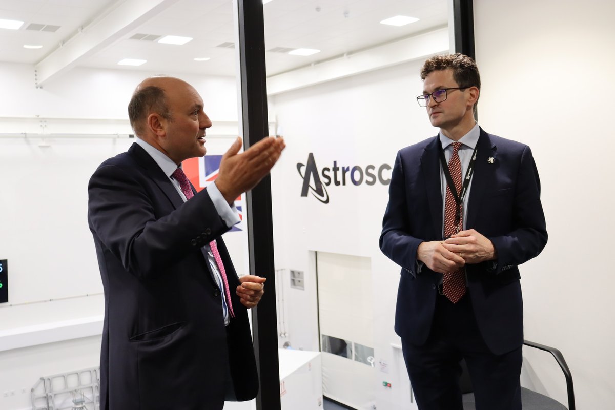 It was a pleasure to host @griffitha, Minister of @SciTechgovuk, at Zeus today. ⚡

The Minister, visiting @HarwellCampus, saw our busy clean room and discussed our upcoming missions and how these will set the UK as a leader in #SpaceSustainability. 🛰️