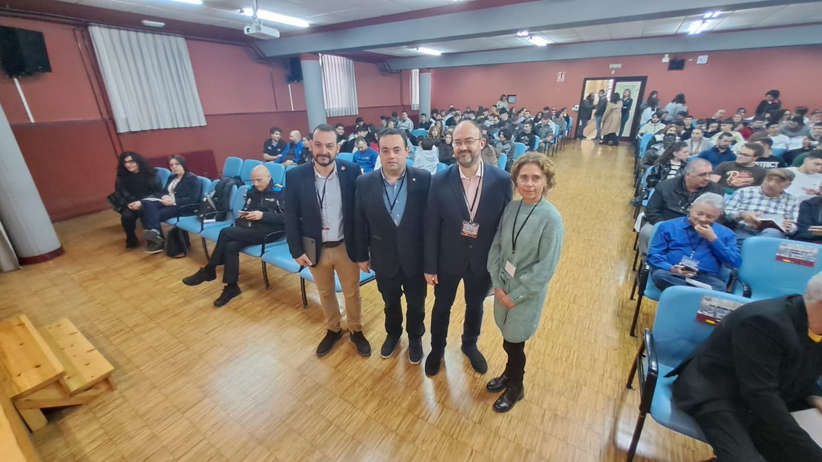manualvz_mieres's tweet photo. Hoy hemos disfrutado de la I Jornada Técnica Competición del Motor en el @IesLastra en la que se ha hablado de las oportunidades de emprendimiento y salidas profesionales que ofrece este sector y hemos aprendido de la experiencias de pilotos y escuderías… https://t.co/OB7BDXMck3