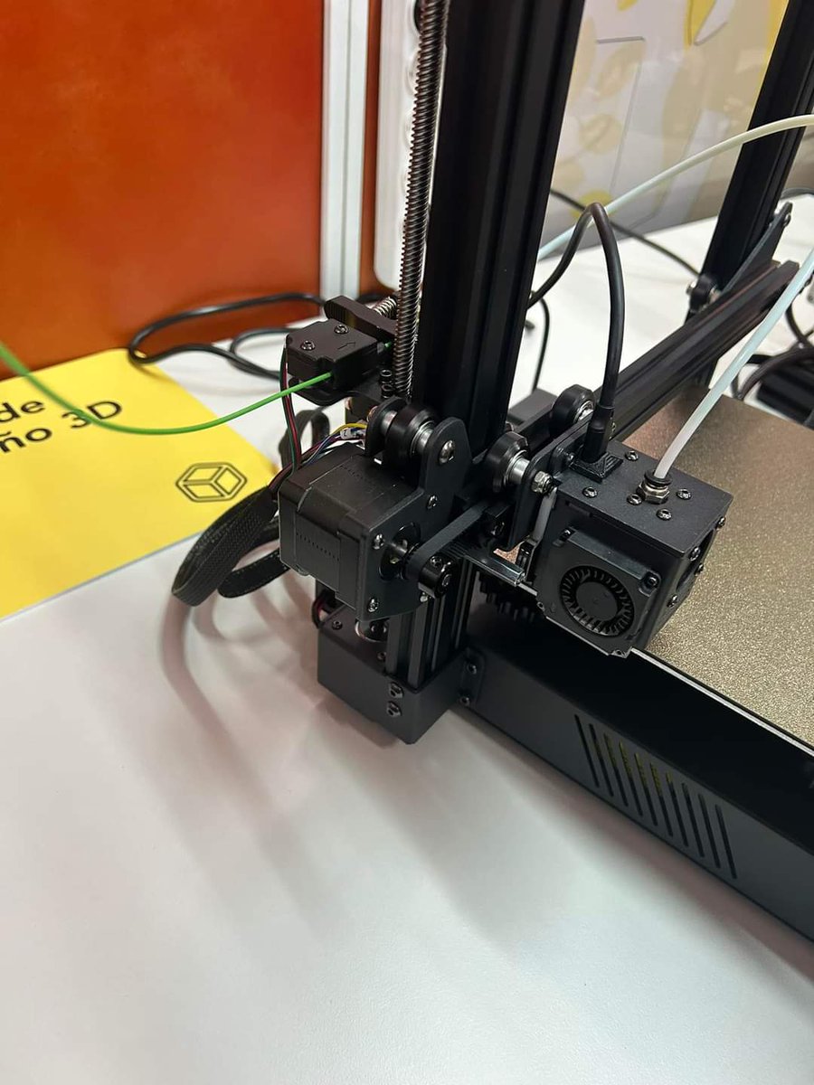 VuelaAlozaina's tweet photo. 🖨 Esta mañana hemos asistido a una formación en #Impresion3D a cargo del compañero Juanma en @VuelaGuadalinfo #Almáchar, ahora a poner en práctica lo aprendido 😄 #PuntoVuela #VuelaGuadalinfo #Alozaina #Guadalinfo https://t.co/OzfugcWM4t
