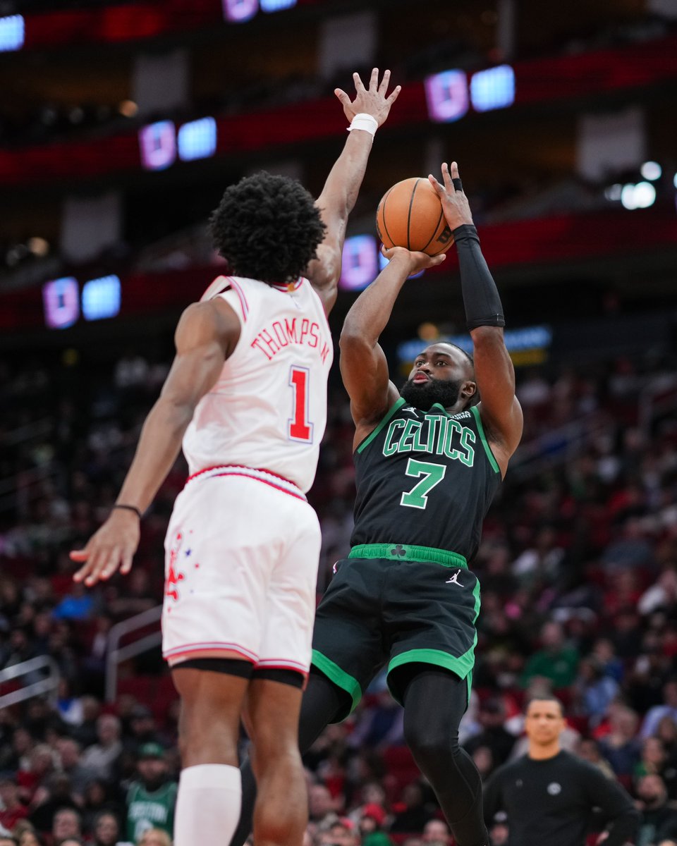 Jaylen Brown is shooting 54.1% on fadeaway jumpers this season - most efficient of any player with more than 50 fadeaway FGA. JB’s tough shotmaking and transition scoring continues to be top-class