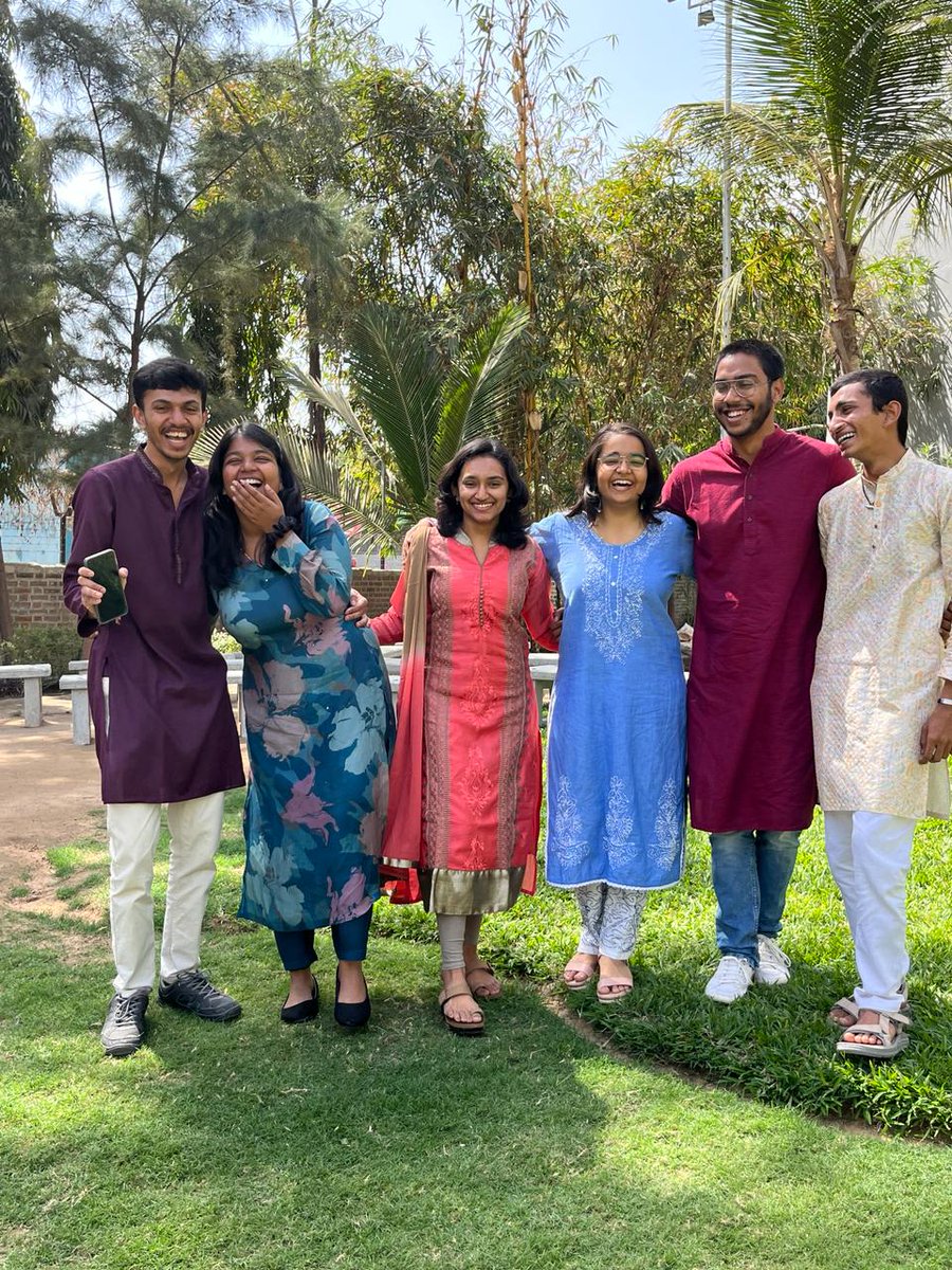 khushibansalll's tweet photo. favorite people🥹 https://t.co/h2duUHr3y0