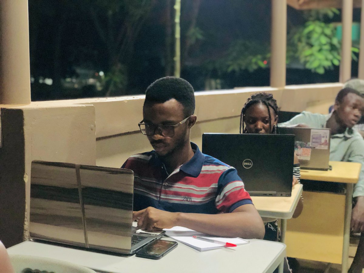 Gdsc_uenr's tweet photo. 😌Just a taste of the incredible things that are happening at the bootcamp! 🙌

🔴🔵🟢🟡
#gdsc_uenr #gdscSSA #developerstudentclubs #SkillCape #uenr https://t.co/pP7OQC5rAr