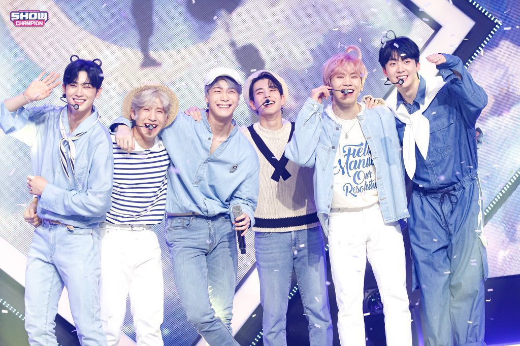astrohaha0223's tweet photo. 앞으로도 수 없는 계절 함께할 우리💜
그때도 여전히 우린 함께야 ෆ  #HAPPYASTRODAY https://t.co/DphkPte01m