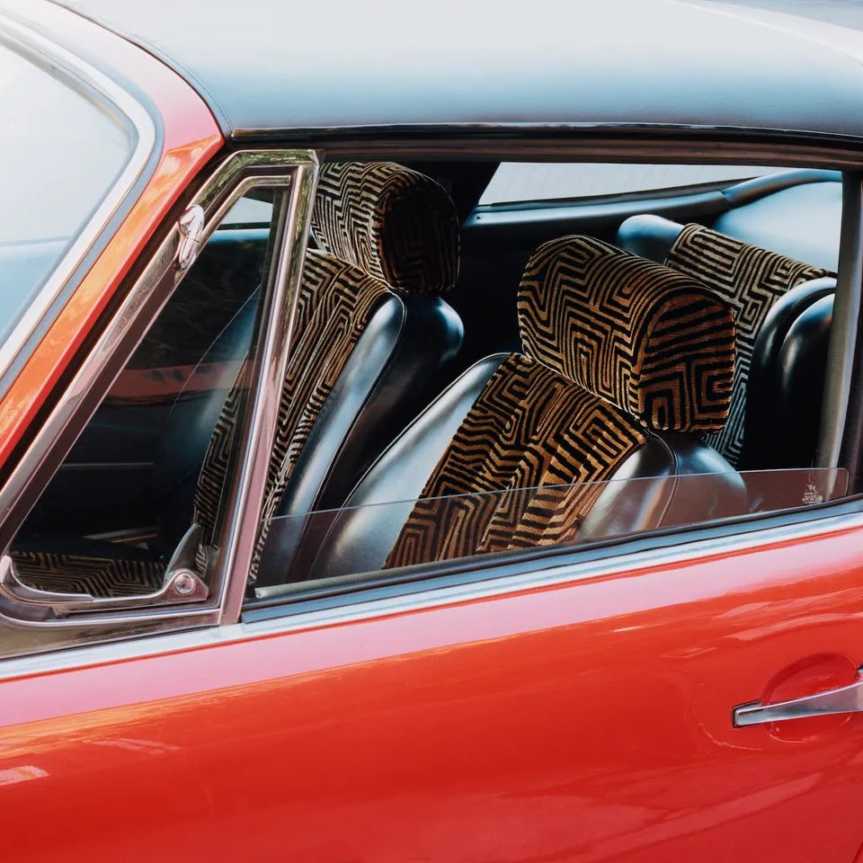 Architectural Digest Germany feature exploring #quietluxury and #mobwife aesthetics, including <a href="/CumbriaCrystal/">Cumbria Crystal</a> 

ad-magazin.de/artikel/mob-wi…