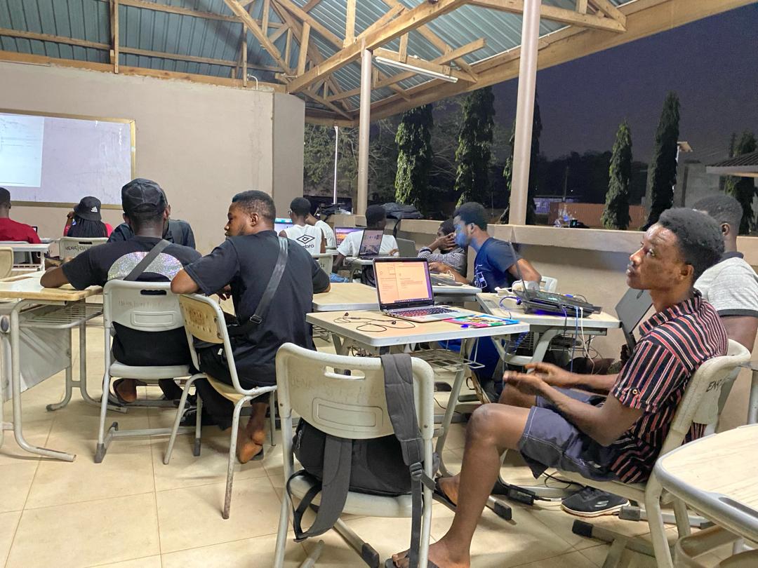 Gdsc_uenr's tweet photo. 😌Just a taste of the incredible things that are happening at the bootcamp! 🙌

🔴🔵🟢🟡
#gdsc_uenr #gdscSSA #developerstudentclubs #SkillCape #uenr https://t.co/pP7OQC5rAr