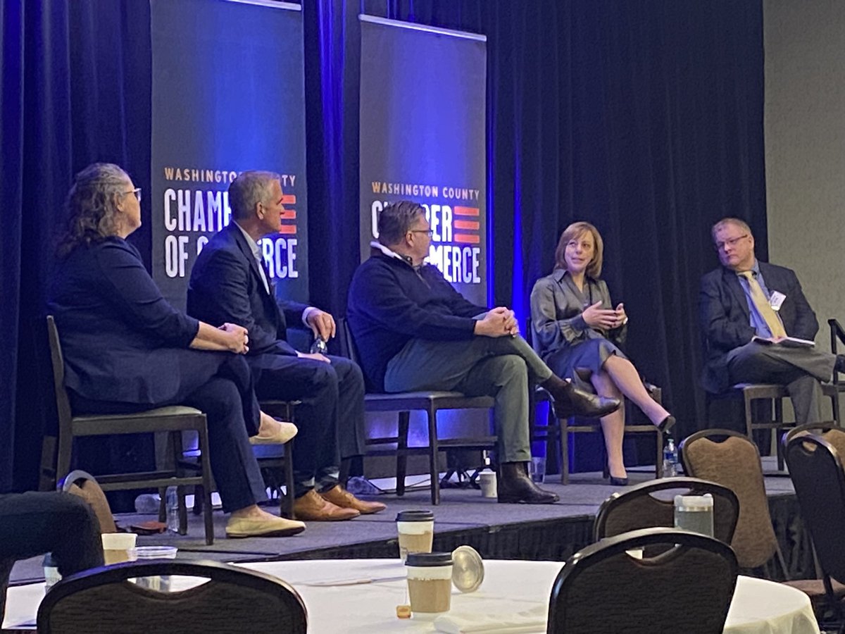 landerso30's tweet photo. Appalachia is in a unique position to take advantage of Hydrogen development because of the abundance of Natural Gas as a clean and reliable feedstock. Washington County Chamber of Commerce State of the Economy event. #HydrogenHub #CleanEnergy #NaturalGas #ARCH2 https://t.co/VSi8YgQkeu