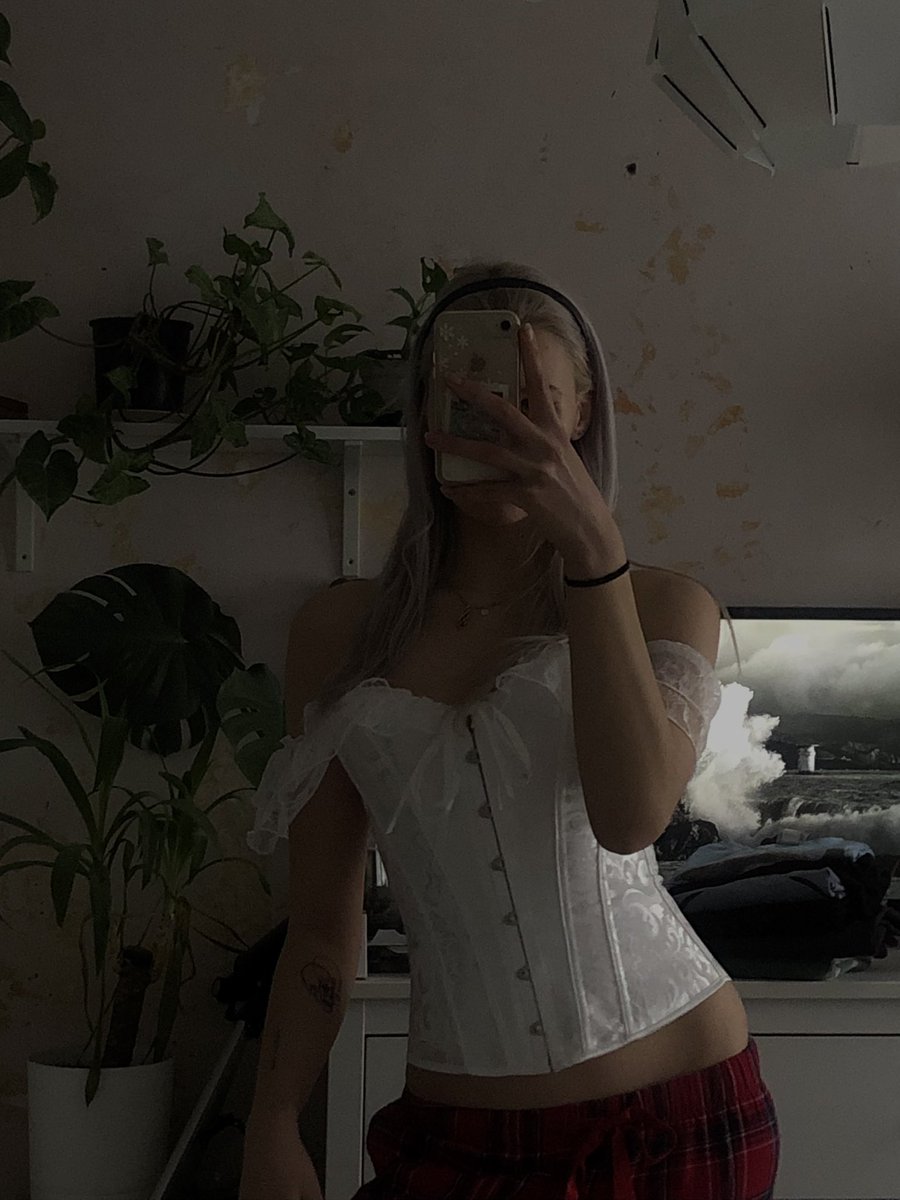 healthy_rain's tweet photo. Gorset z lumpa za dychę , myśle ze giga slay https://t.co/aHd0Pf6HNG