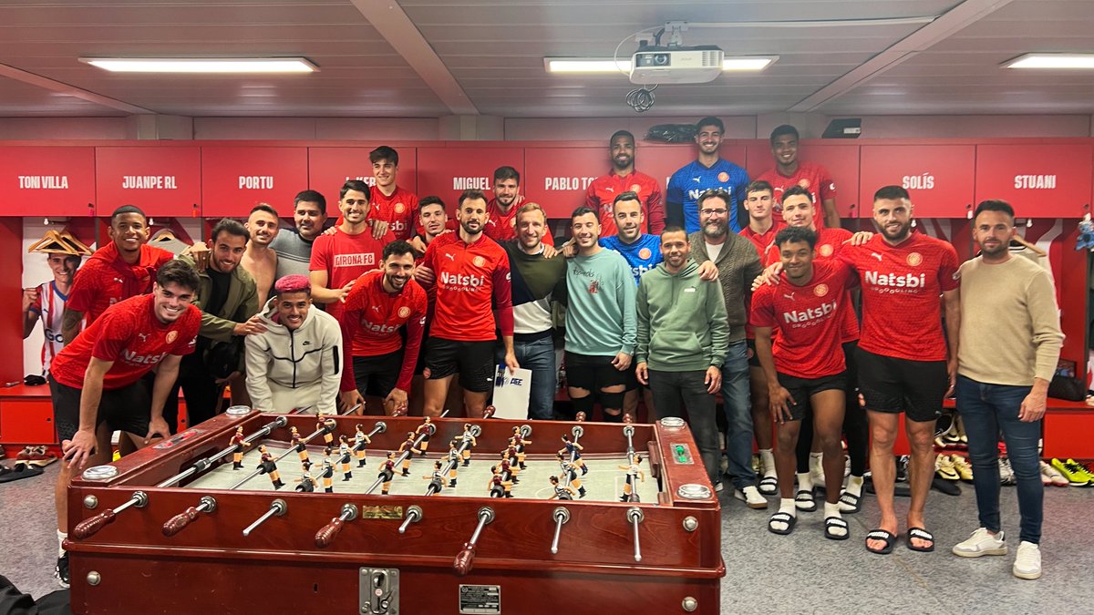 🗣️⚽️ #VisitasAFE | ¡Visitas a vestuarios!

🤜🏻🤛🏻 #AFEFútbol visitó a los compañeros del <a href="/GironaFC/">Girona FC</a>. La asociación estuvo representada por <a href="/davidaganzo/">David Aganzo</a>, <a href="/19diegorivas/">Diego Rivas</a> <a href="/pitucomadevall/">Pitu</a>, <a href="/FelipeSanchon/">Felipe Sanchón</a> y Gonzalo De Medinilla. ¡Gracias por la buena acogida!

#UnidosSomosMásFuertes 💪🏻⚽️