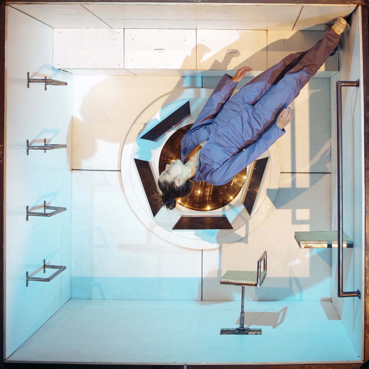 #interview - Découvrez notre interview de Bastien Dausse (Cie Barks) sur la merveilleuse création #MIR 

Le quotidien solitaire d’une astronaute contemplative.

➡️ A lire sur nos pages 

📸 Jean Lambert