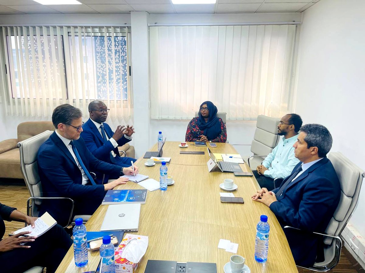 MENIDjib's tweet image. 💡S.E. Mme. @MariamHamadou1 a rencontré les équipes du @InstituteGC, fondé par Tony Blair, afin de présenter les réformes du #MDENI

💼Les 2 équipes entameront durant les prochaines semaines les travaux pour apporter un appui sur la feuille de route #SmartNation  🚀 @AbdallahIog