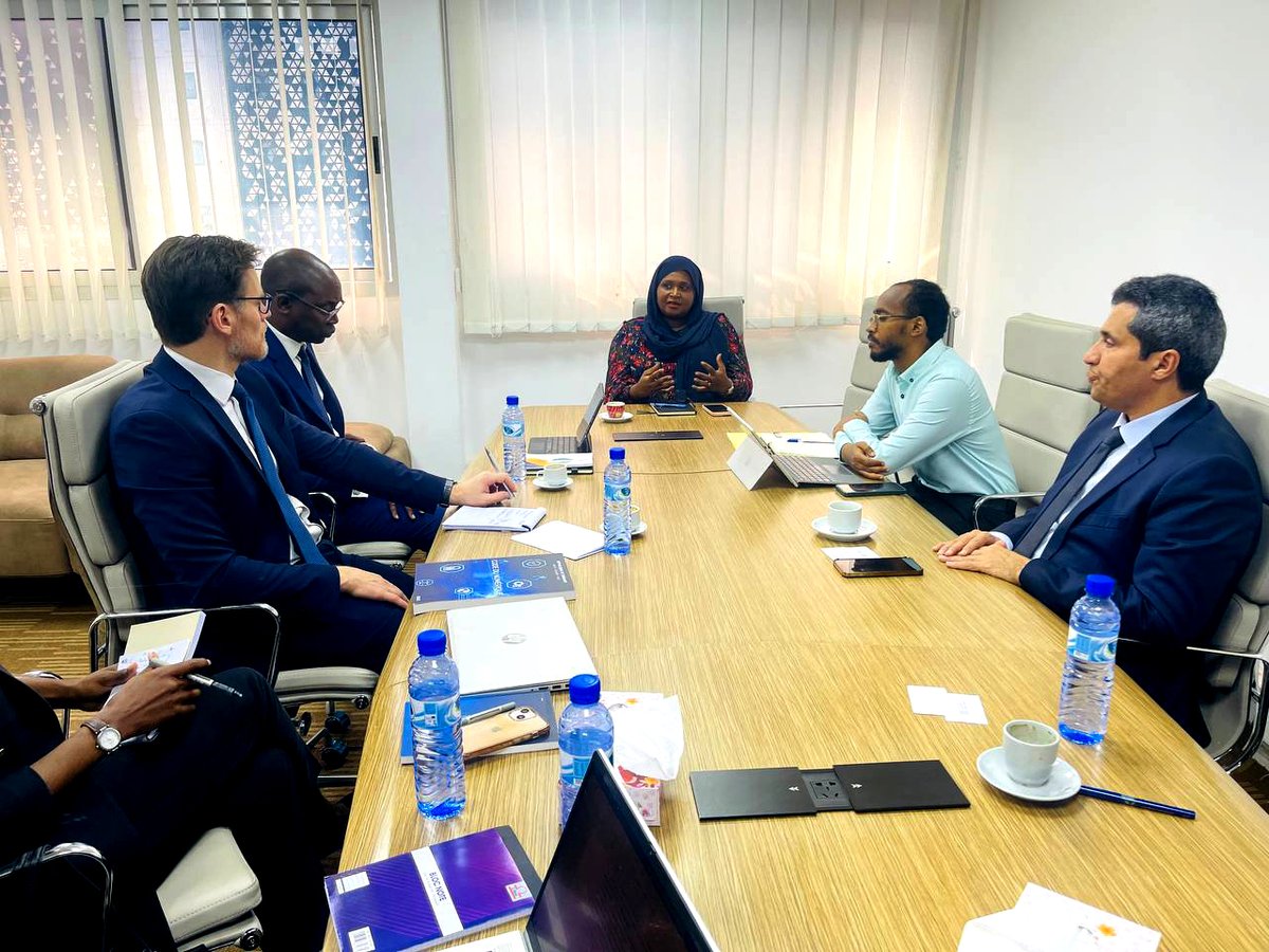 MENIDjib's tweet image. 💡S.E. Mme. @MariamHamadou1 a rencontré les équipes du @InstituteGC, fondé par Tony Blair, afin de présenter les réformes du #MDENI

💼Les 2 équipes entameront durant les prochaines semaines les travaux pour apporter un appui sur la feuille de route #SmartNation  🚀 @AbdallahIog