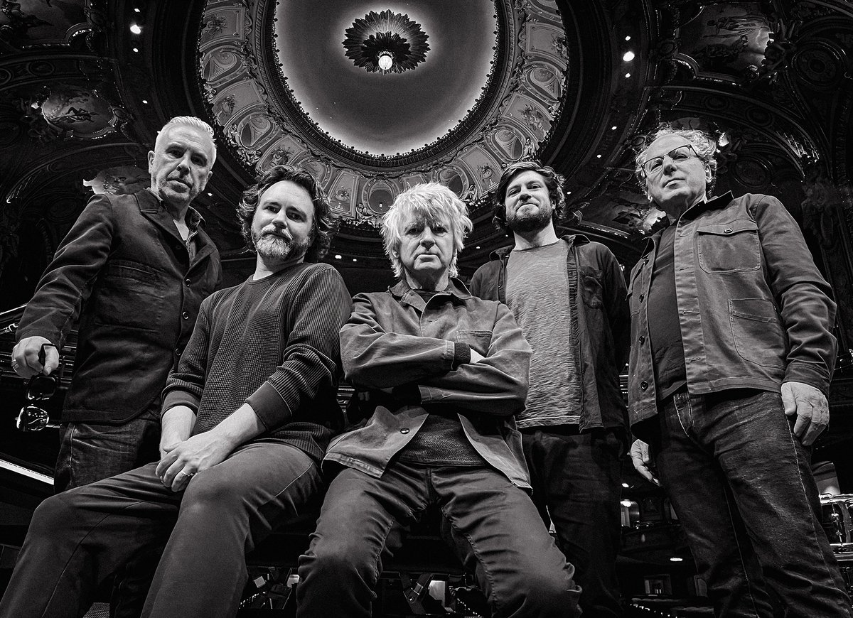 Platinum-selling, multi-ARIA and BRIT award-winning band @CrowdedHouseHQ have signed a global recordings deal with BMG for their upcoming eighth studio album Gravity Stairs. Read more: bmg.com/news/Crowded-H…