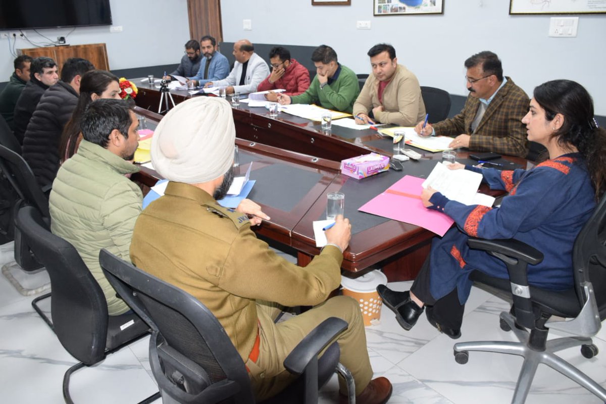 udhadm's tweet image. #ProgressingJK
DC Udhampur, Ms. Saloni Rai, led a meeting to address court cases related to state land encroachment. Tehsildars were instructed to prepare objections vetted by the District Legal Officer for speedy court resolution.
@diprjk
@rai_saloni 
@ddnews_jammu