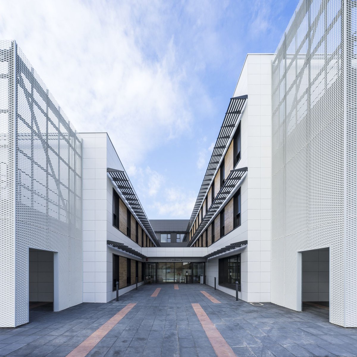 Fiark_arq's tweet photo. Proyecto de equipamiento del Centro Socio Sanitario Bidealde

#architecture #arquitectura #arquitecturaydiseño #architect #arquitecto #architecturephotography
#sostenibilidad #proyectoequipamiento https://t.co/YVDNrzj1Qf