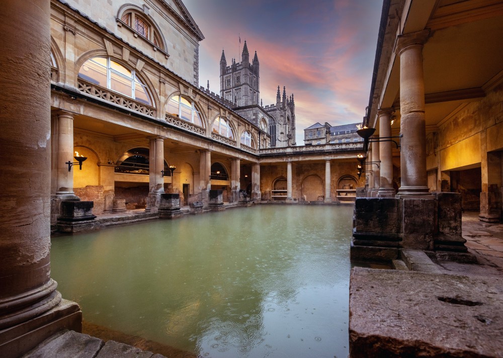 RomanBathsBath's tweet photo. It may be raining all day 🌧️but we think the Great Bath still looks good #GreatBath #RomanBaths #RainOrShine https://t.co/fGewHmkbUj