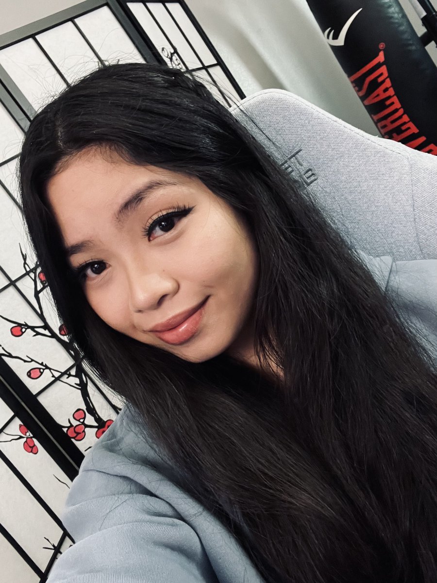 Going LIVE at about 10:00 AM CST. See ya soon! 💜
twitch.tv/karyn