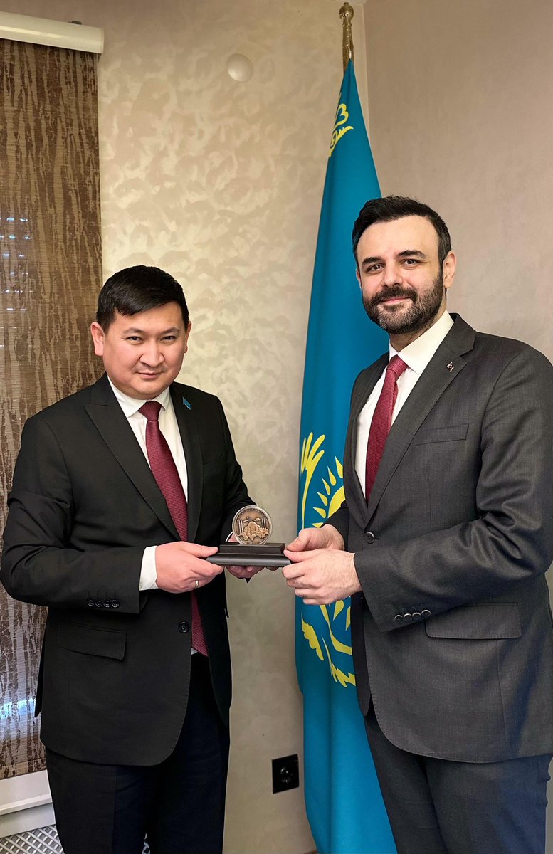 me_sarac's tweet photo. Kazakistan Cumhuriyeti İstanbul Başkonsolosu Sn. Nuriddin Amankul beyi makamında ziyaret ettik.

İstanbul üzerine iki kardeş ülke arasındaki sanayiden sanata, kültürel etkileşimden spora geniş bir yelpazede hoş bir sohbet getçekleştirdiğimiz Kıymetli Başkonsolos’a ev sahipliği için teşekkür ederiz.

@osmannnurika 
@akpartiistanbul