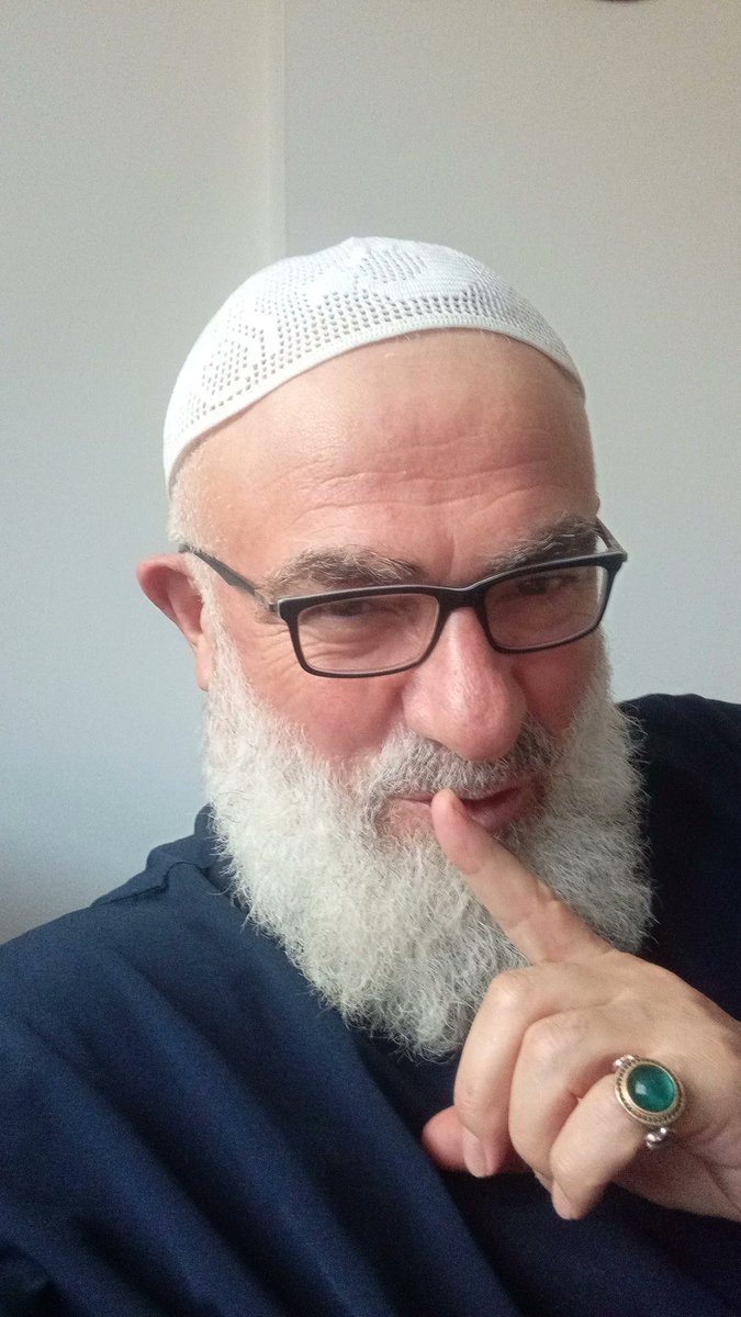 Biz, sevdiğimizden öğrendik sükuttaki lezzet ve bereketi...