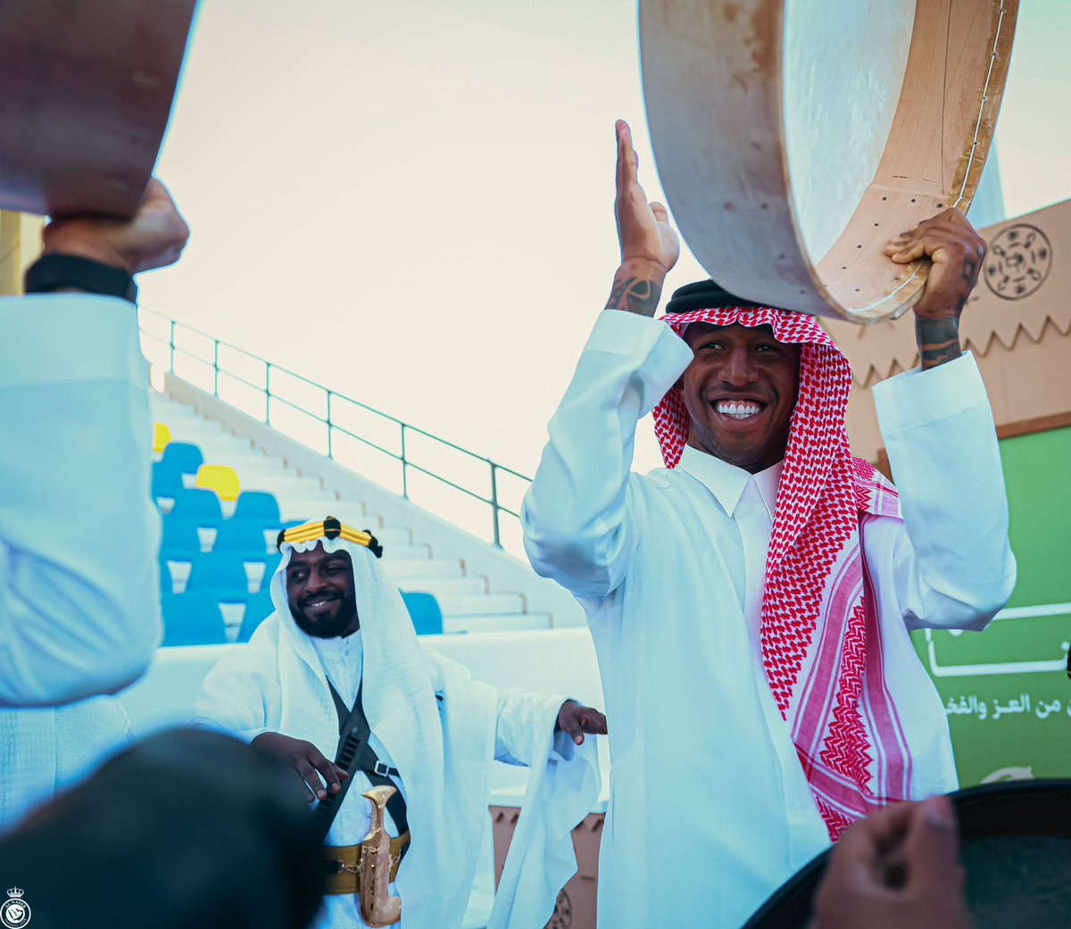 akhbaar24sports's tweet photo. 📸 أجانب #النصر يحتفلون بـ #يوم_التأسيس⁩

#معكم_باللحظة https://t.co/p1gmTdg4hG