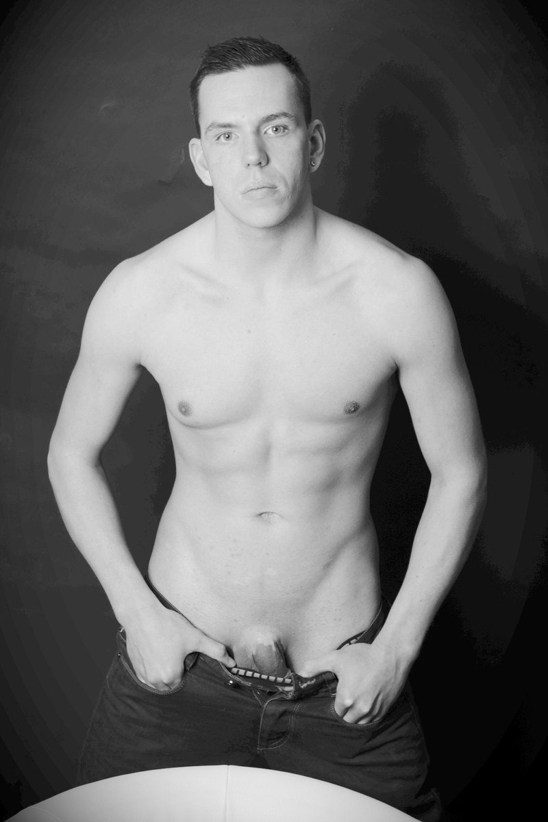 Zeige dich der Welt.....egal mit welchen macken am Körper 
#blackandwhitephotography 
#Twitter
#oldpic #gay #bi