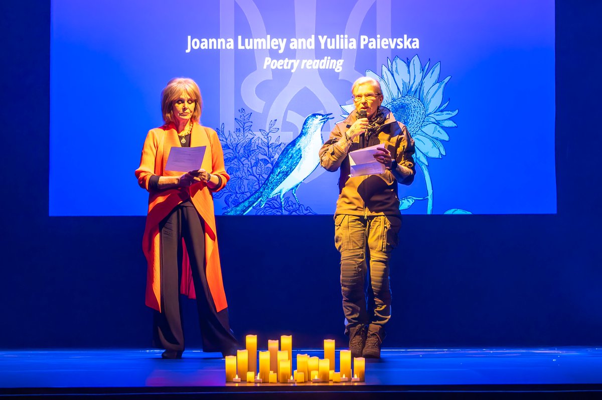 Beautiful moment this week when @taira_paievska and Dame Joanna Lumley read Taira's powerful poem on the stage of 'United for Ukraine', organised by the US and Ukrainian Embassies, together.