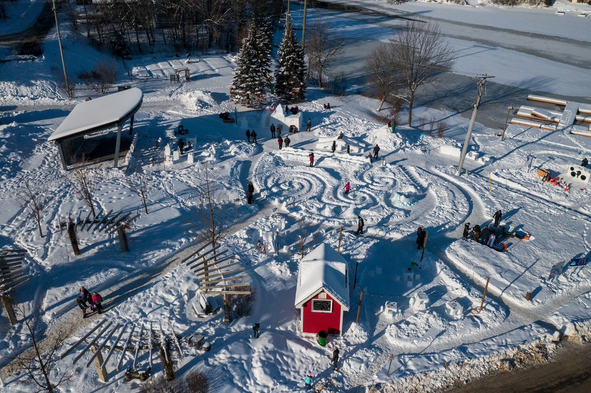 Snowfest in Huntsville takes place this Saturday at River Mill Park. Buskers, ice sculpting, marshmallow roasting, skating and much more!
#Muskoka