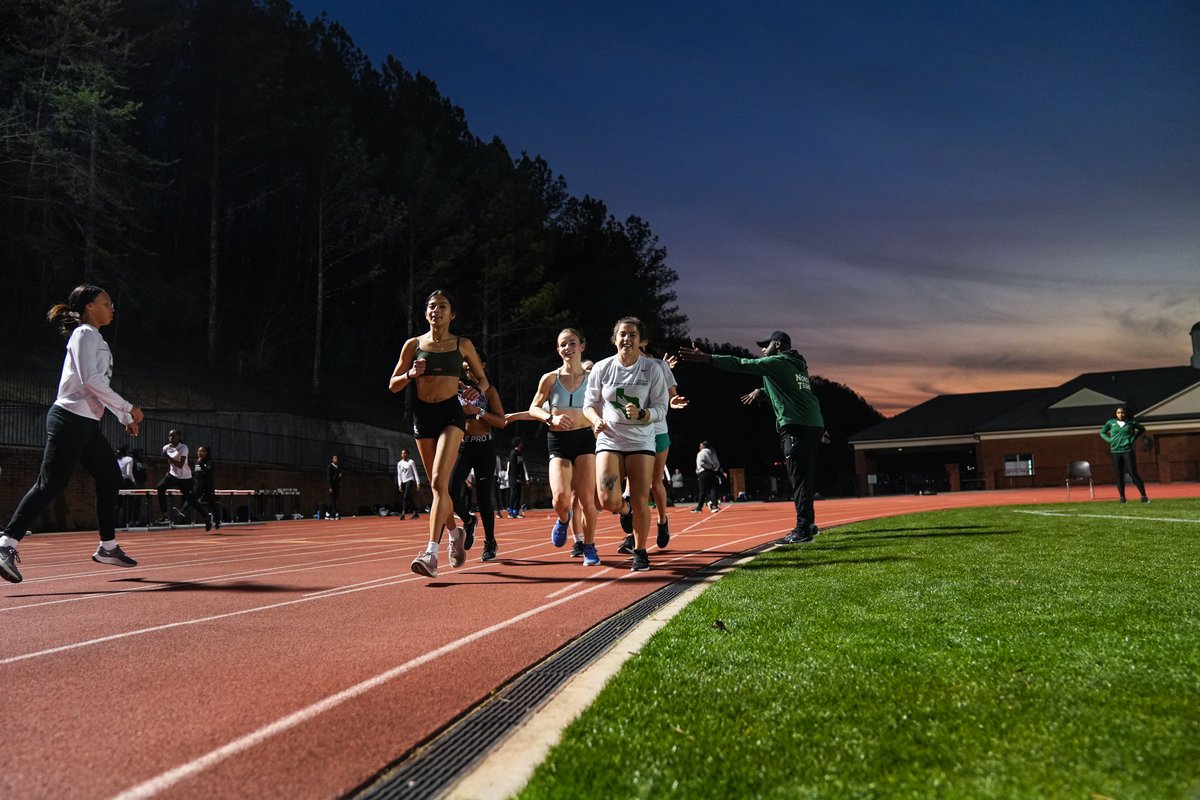 MeanGreenTFXC's tweet photo. In Birmingham for the @American_Conf Championships 😤

#GMG🦅 https://t.co/4g99h91dFU