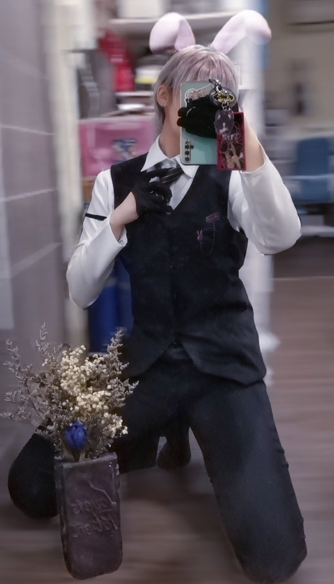 juncosplay's tweet photo. "还有最后个礼物，在你面前。"

#loveanddeepspace #xavier #沈星回 #兔子郎 #bunny #戀與深空loveanddeepspace #戀與深空 #戀與深空沈星回 #closetcos #cosplay #cosplayer https://t.co/TTvofi9yk6