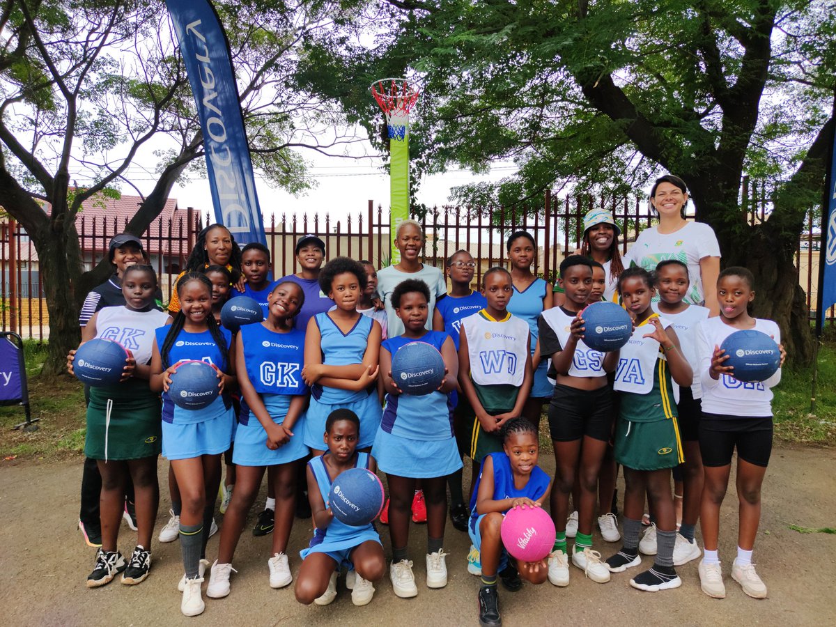 DreamfieldsP's tweet image. Today we received lots of netballs 🏐 from #Discovery from their #MoveToGive campaign. Here's to Growing Netball Dreams! 
#GrowingDreams #Netball #WeAreAllIn #SchoolSports #DreamfieldsProject