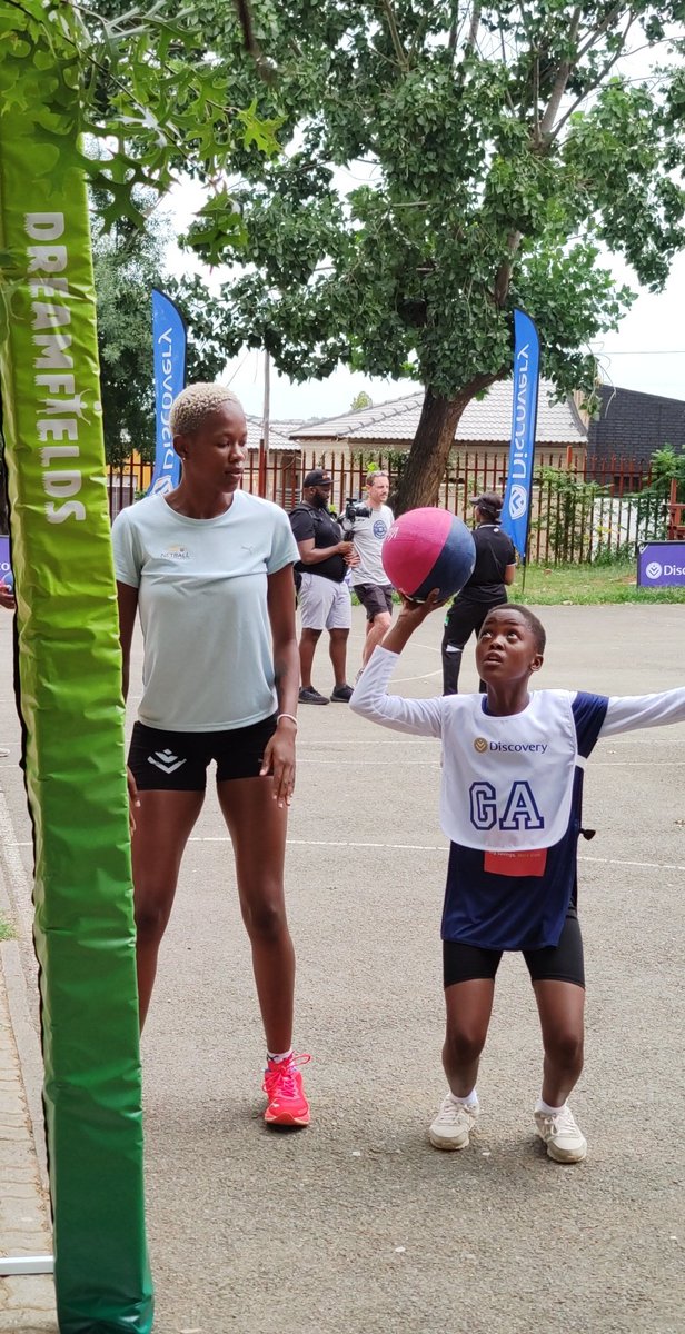DreamfieldsP's tweet image. Today we received lots of netballs 🏐 from #Discovery from their #MoveToGive campaign. Here's to Growing Netball Dreams! 
#GrowingDreams #Netball #WeAreAllIn #SchoolSports #DreamfieldsProject