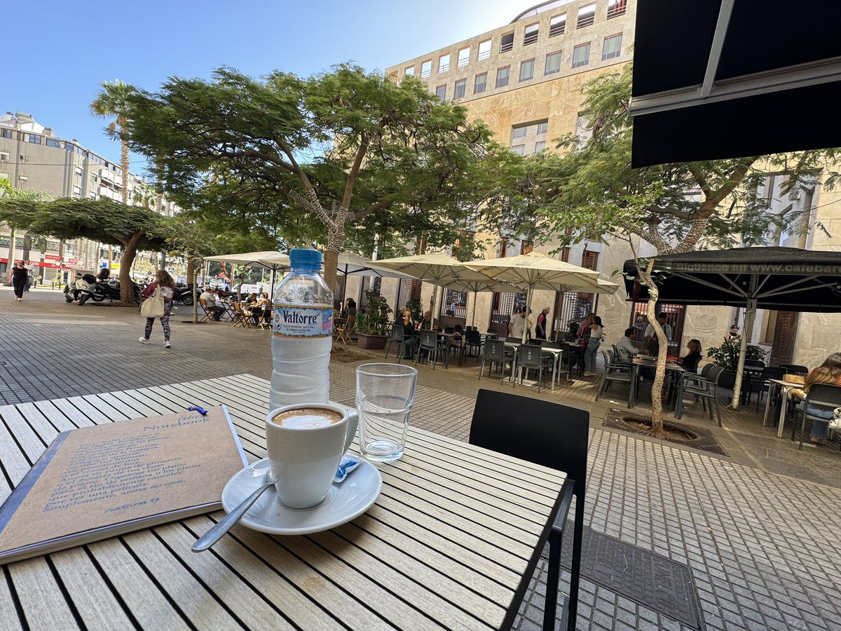 Comenzando con la primera jornada de #DialogandoConLaLOMLOE del @EducacionCan en <a href="/CajaCanarias/">Fundación CajaCanarias</a> con un interesante programa para esta tarde, con nada menos que un repaso a la #Educación de la mano de Luis Balbuena, una conferencia sobre #Emoción, sobre #Evaluación y #Excelencia